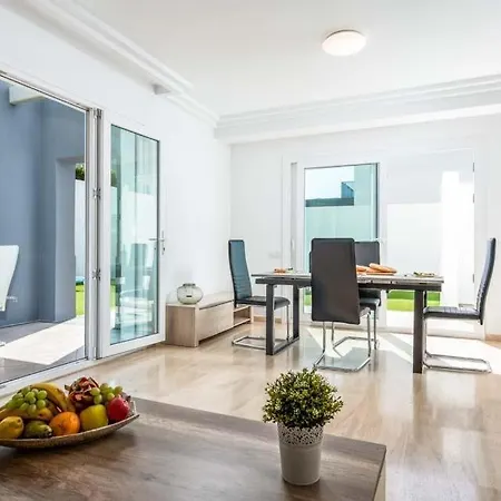 Playa De Fanabe Sleeps 8 Pool Air Con Wifi Villa Costa Adeje (Tenerife)